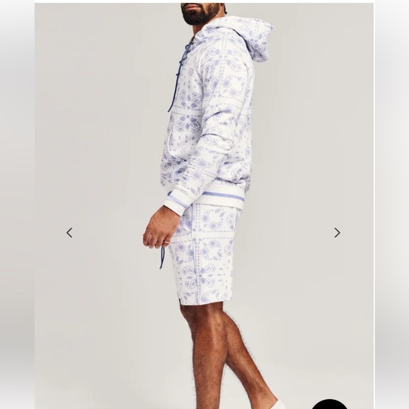 NWT FOSTER HOODIE
SER.O.YA Revolve - Picture 3 of 4